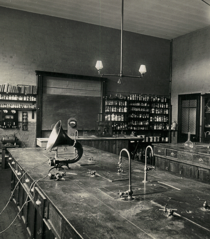 Physics laboratory, 1910